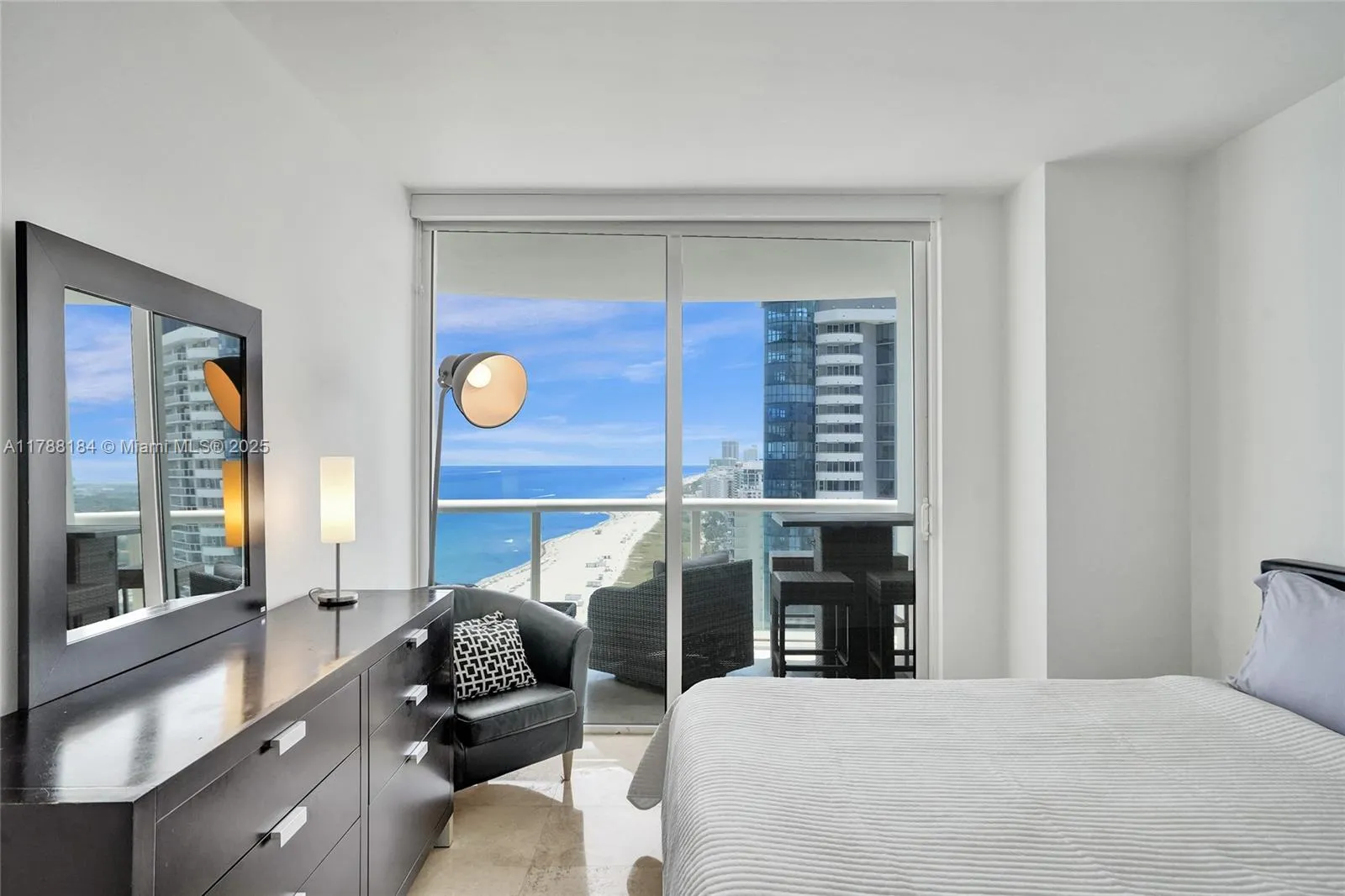 Miami Beach, Florida 33141, United States, 1 Bedroom Bedrooms, ,2 BathroomsBathrooms,Residential,Active,115481