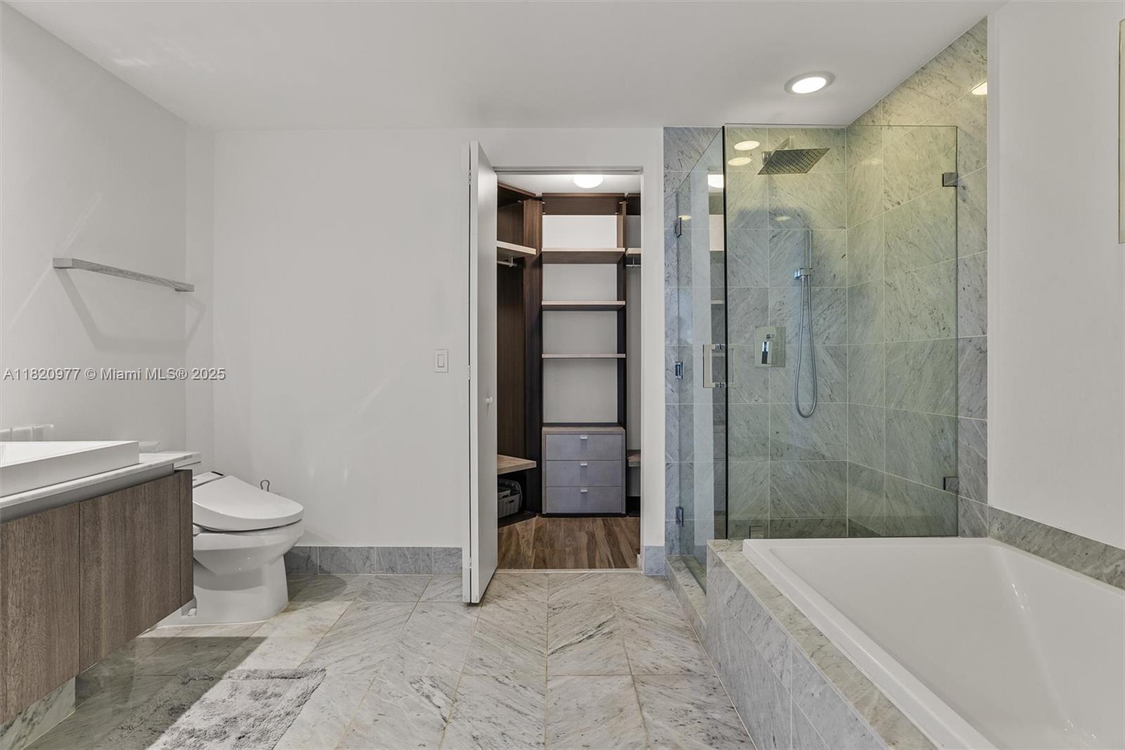 801 SMA RESIDENCES CONDO - Residential