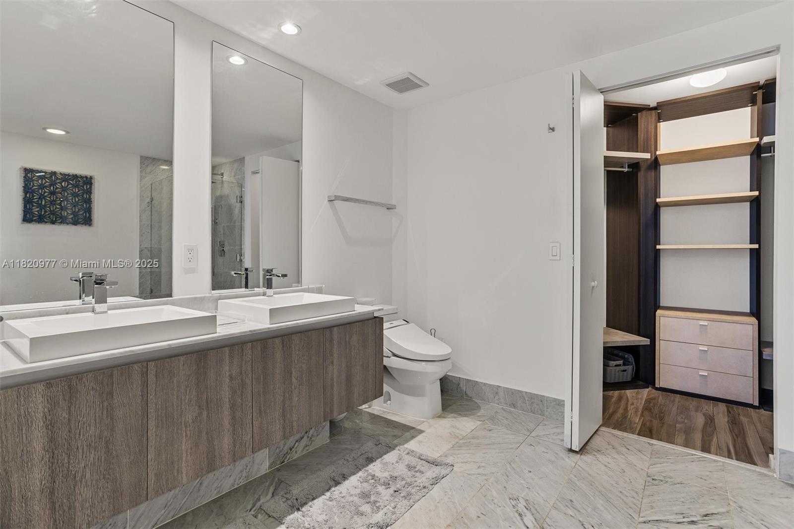 801 SMA RESIDENCES CONDO - Residential