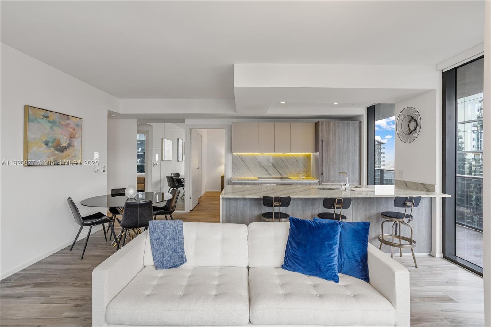 801 SMA RESIDENCES CONDO - Residential