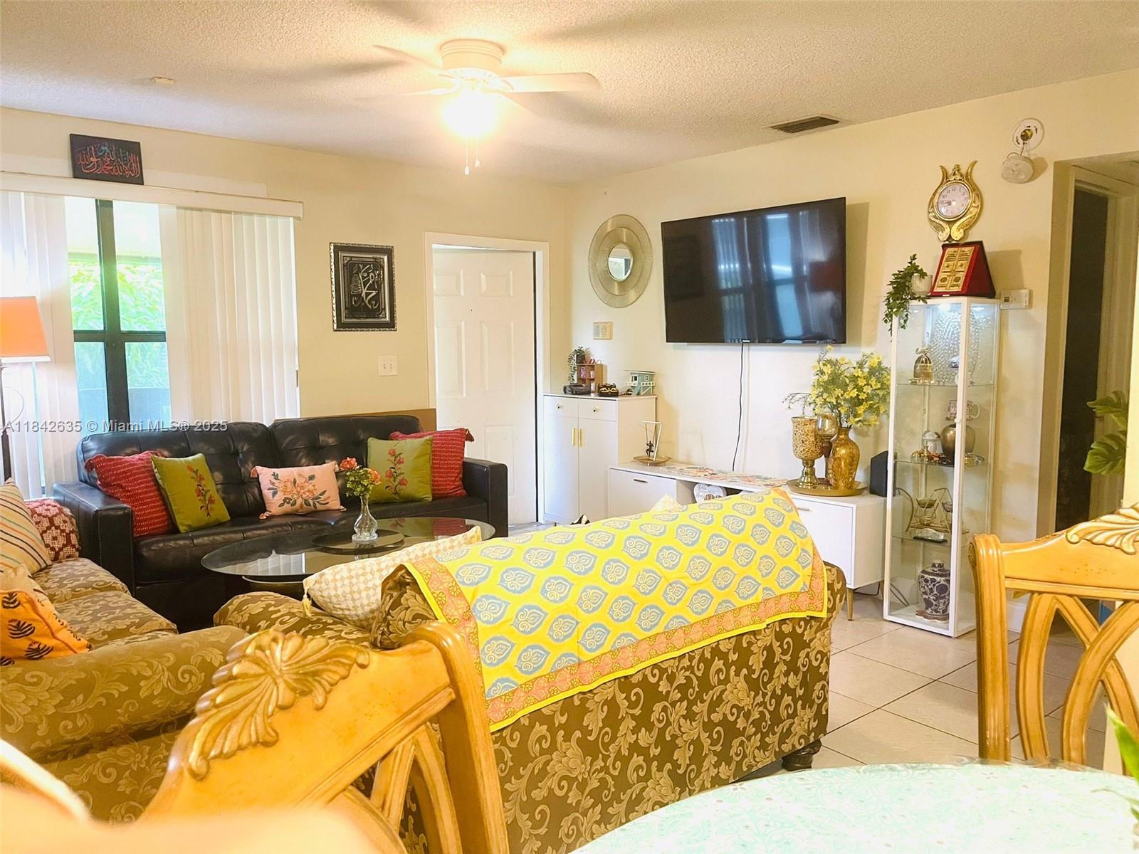 Lovely apartment available July 28, 2025! Situated in a beautiful community close to schools and a university, ideal for students, professionals, or families. Great location and ready for showing, lock box placement approved.