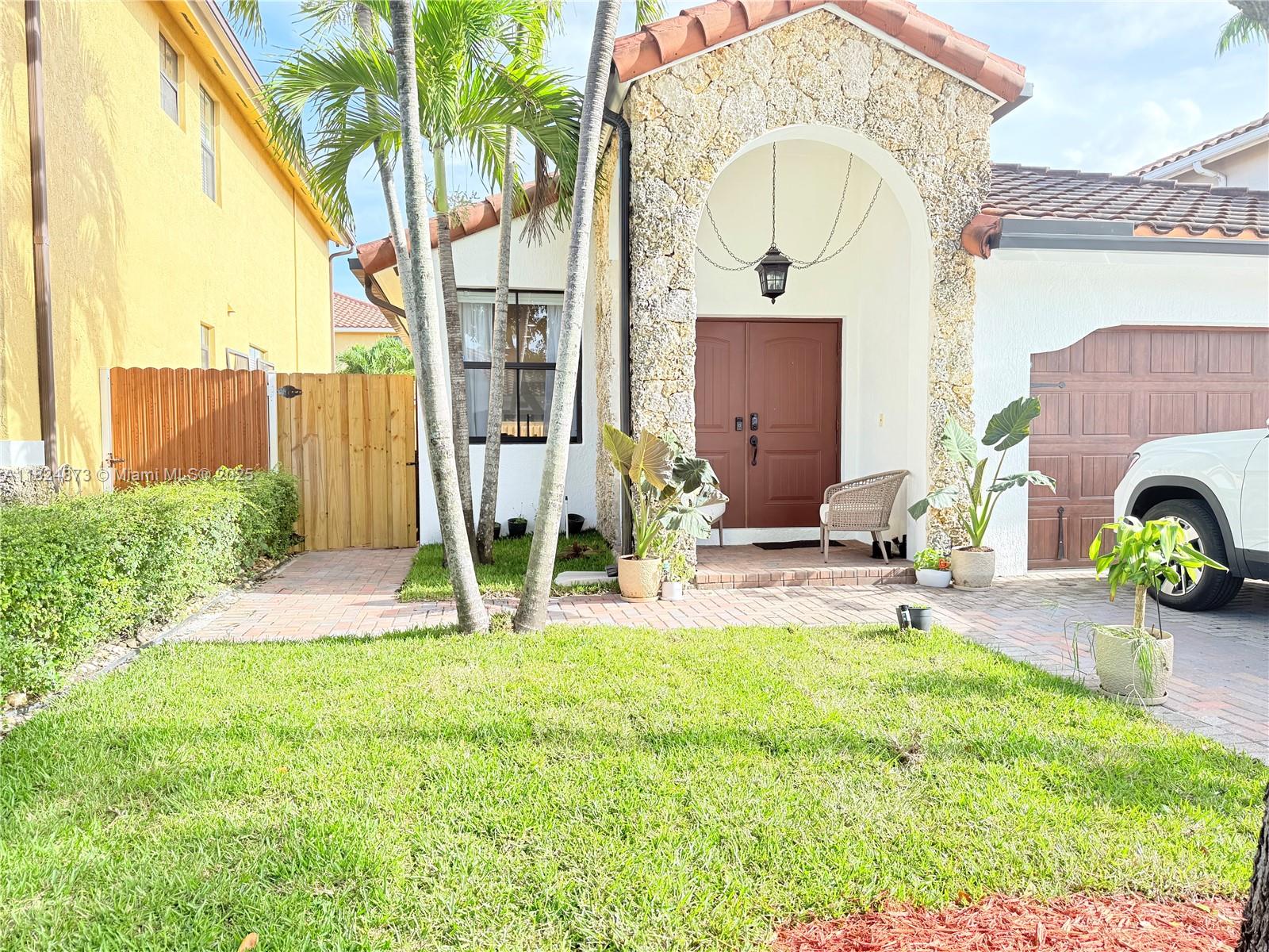 9772 NW 9th St, Miami, FL, 33172/$829,000 1 9772 NW 9th St