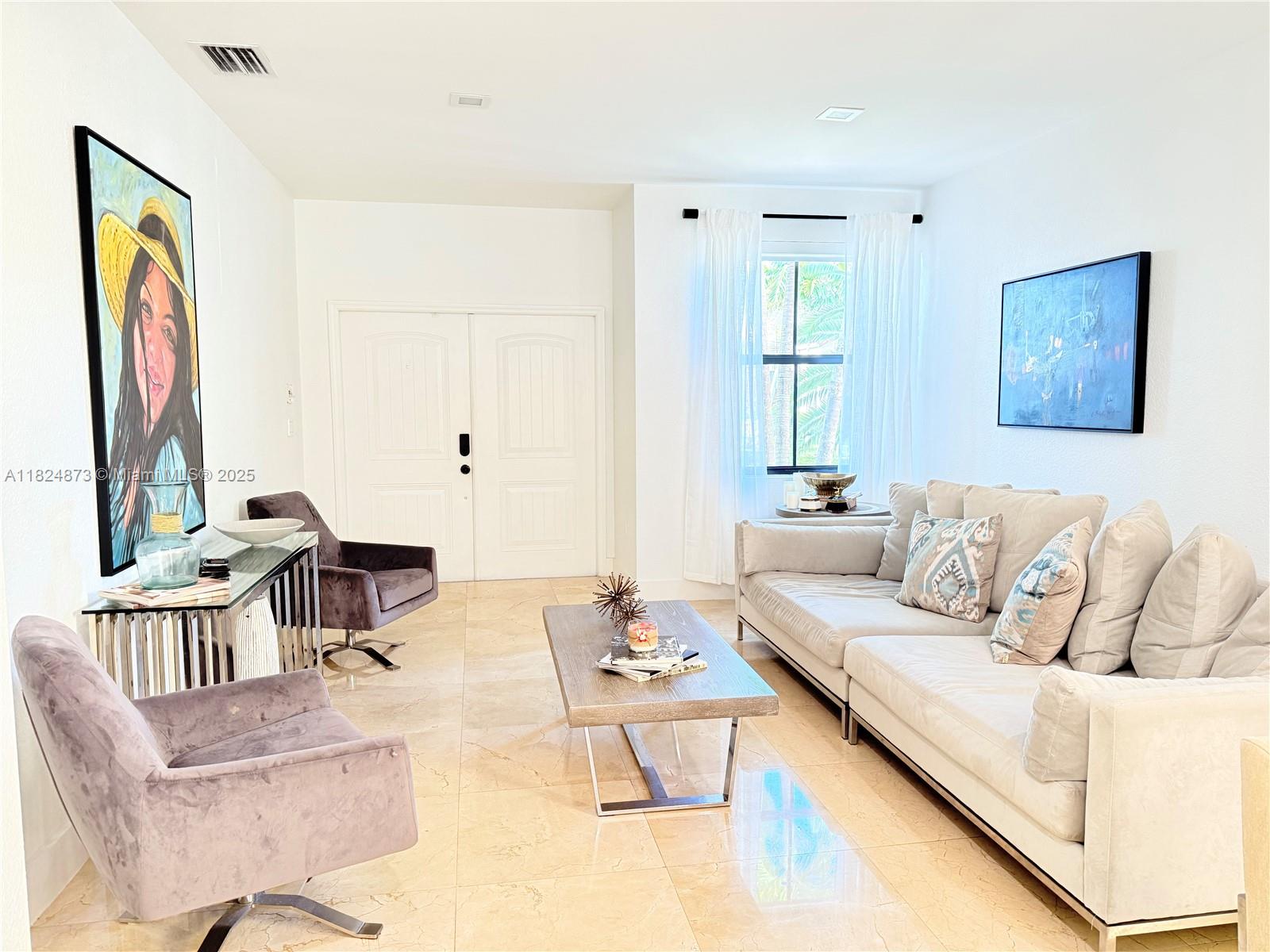 9772 NW 9th St, Miami, FL, 33172/$829,000 3 9772 NW 9th St