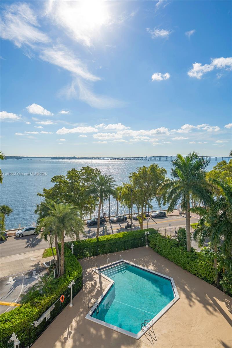BAYSHORE PLACE CONDO - Residential
