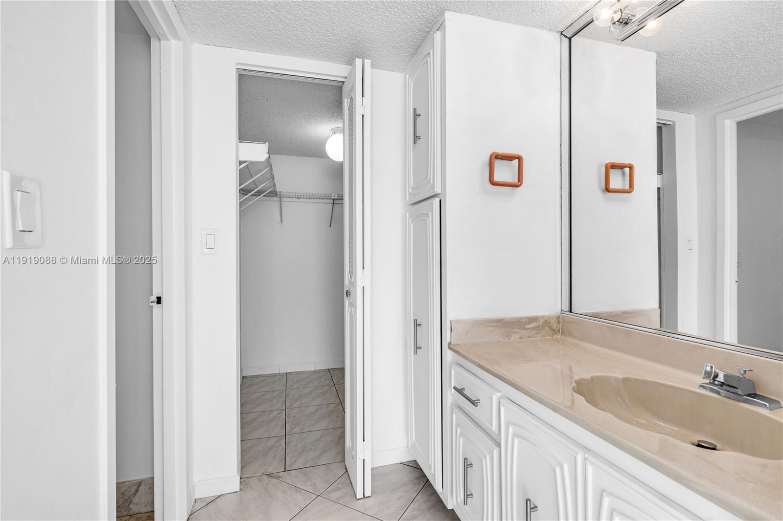 BAYSHORE PLACE CONDO - Residential