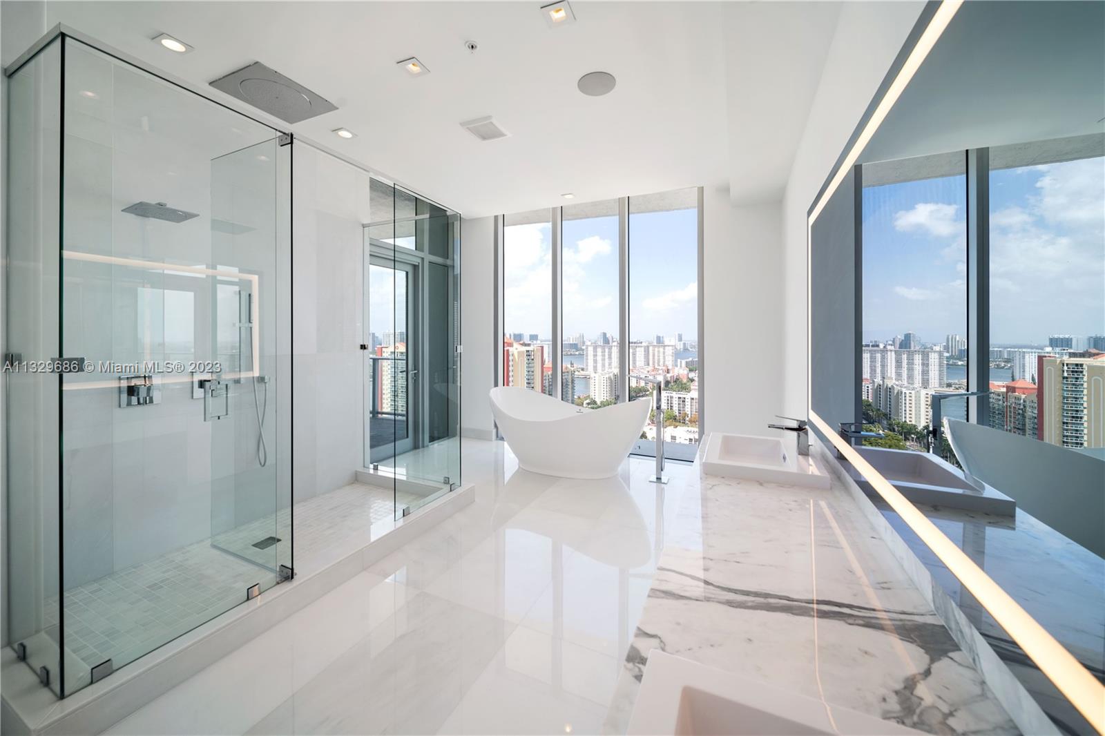 PARQUE TOWERS CONDO - Residential