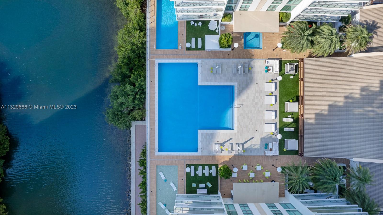 PARQUE TOWERS CONDO - Residential