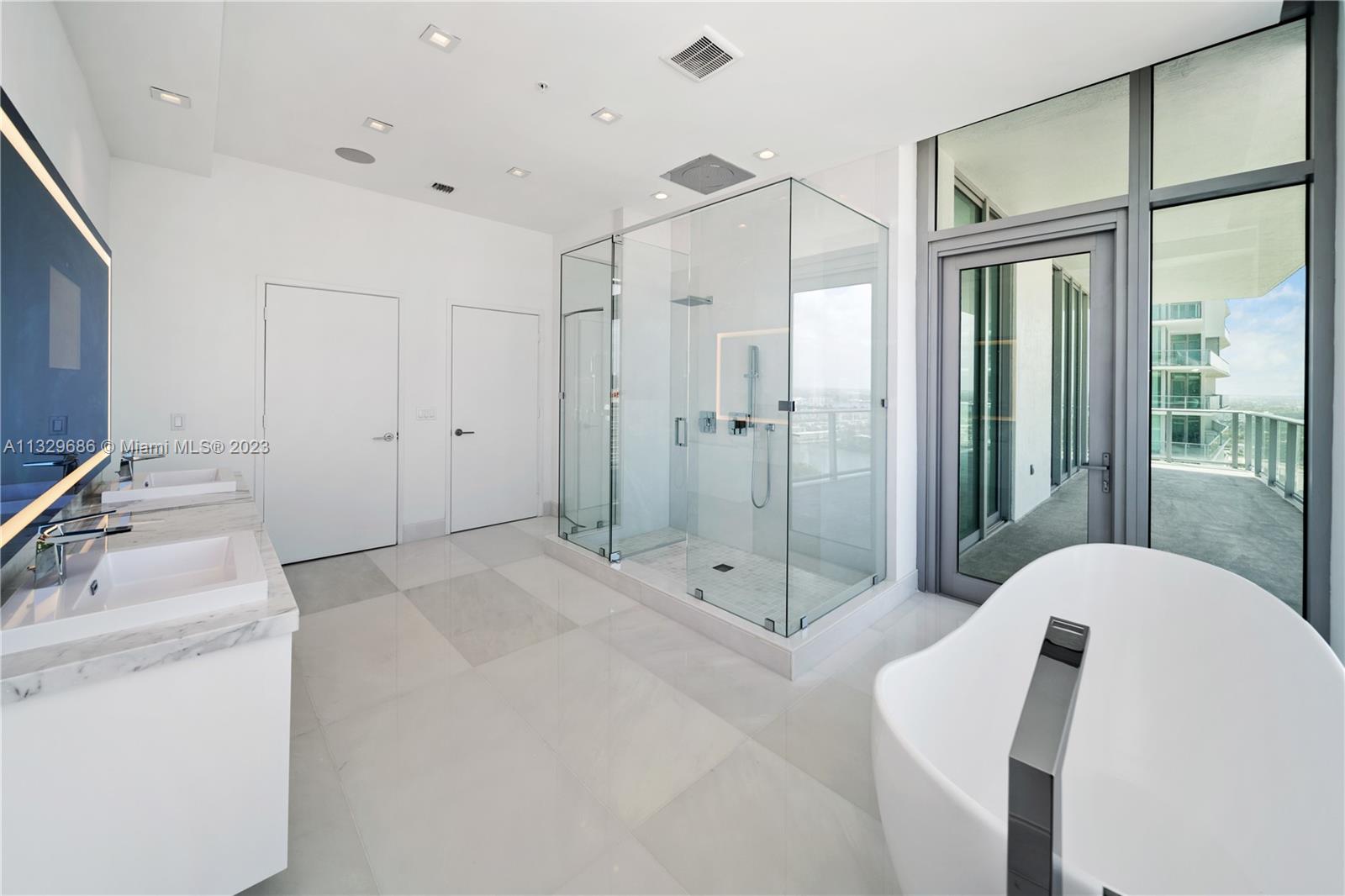 PARQUE TOWERS CONDO - Residential