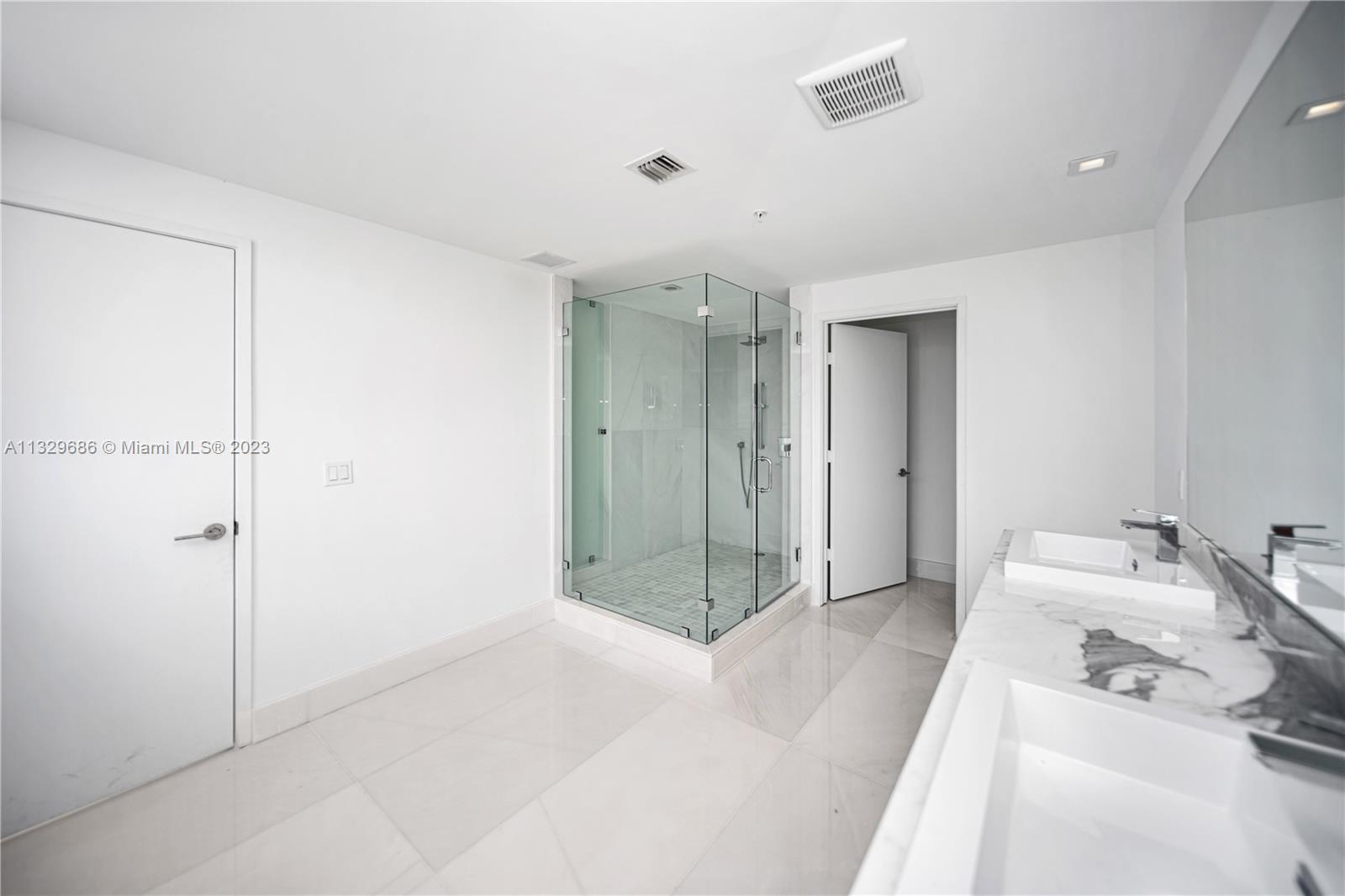 PARQUE TOWERS CONDO - Residential