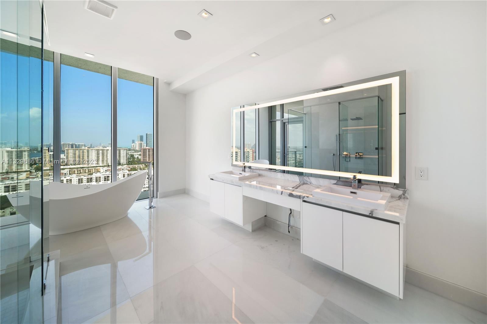 PARQUE TOWERS CONDO - Residential