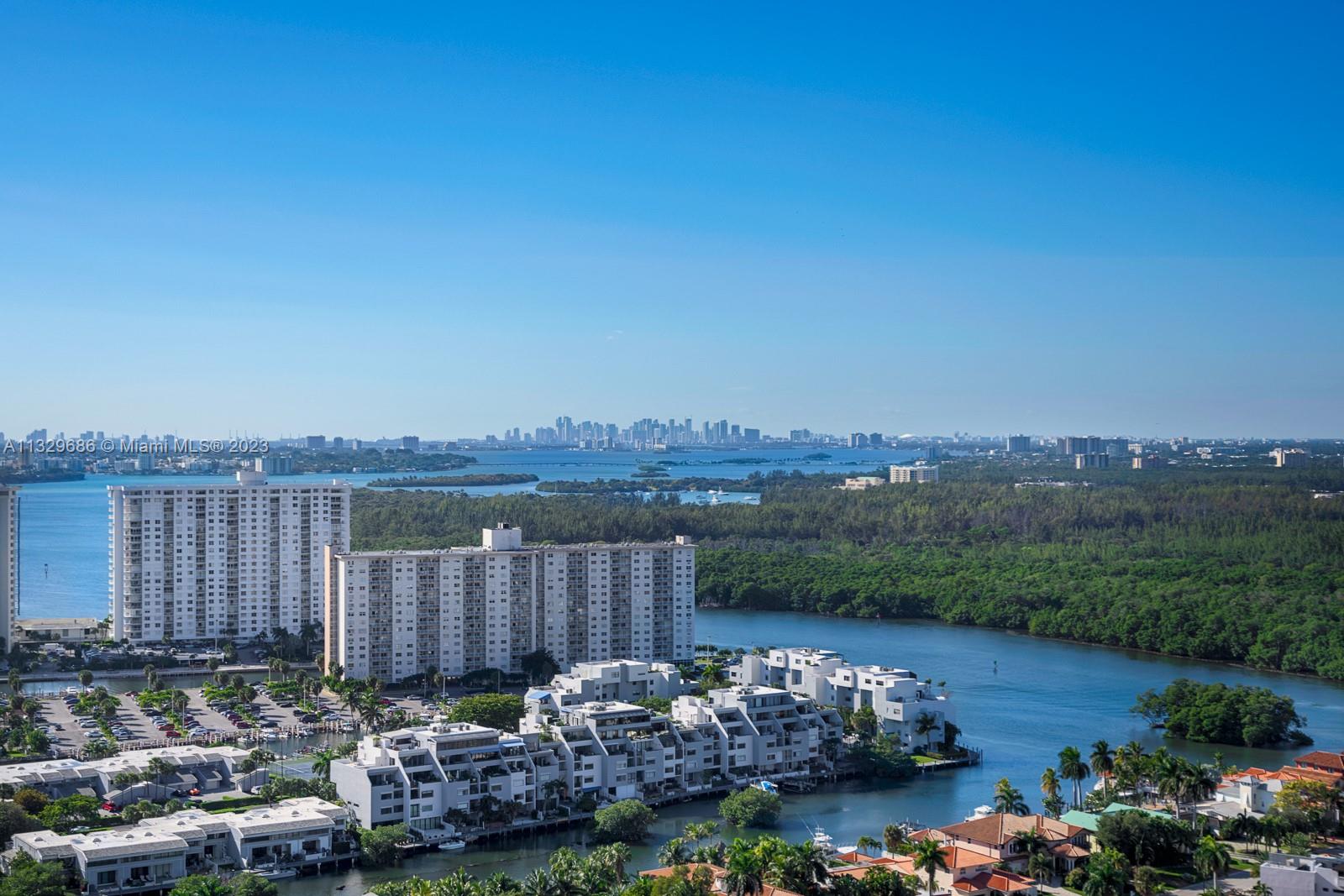 PARQUE TOWERS CONDO - Residential