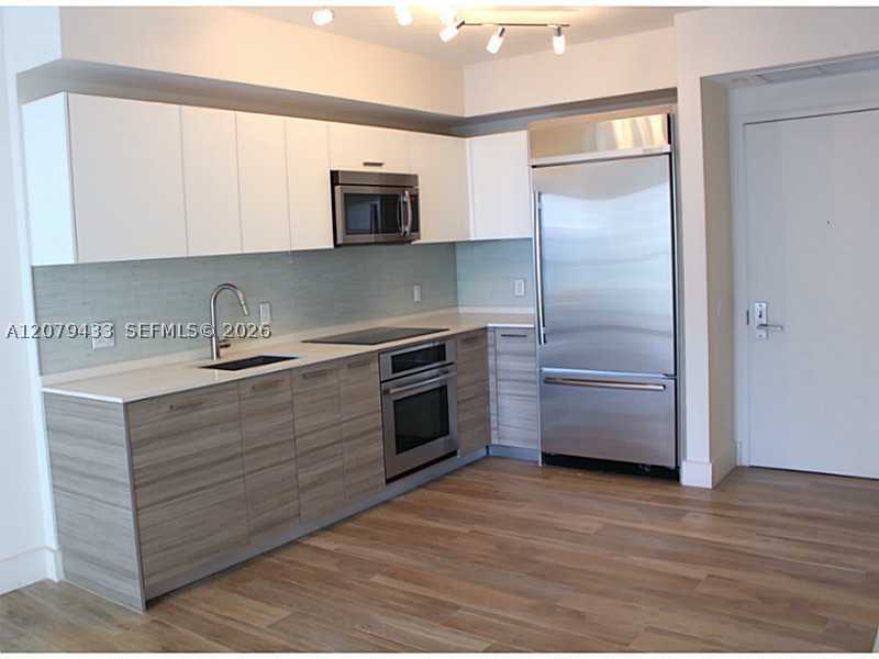 1300 Brickell Bay Dr 1008