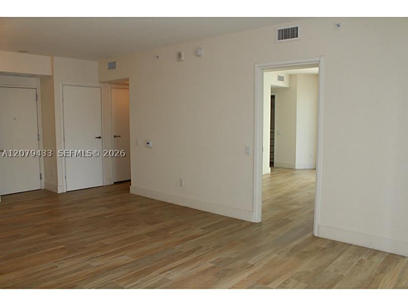 1300 Brickell Bay Dr 1008