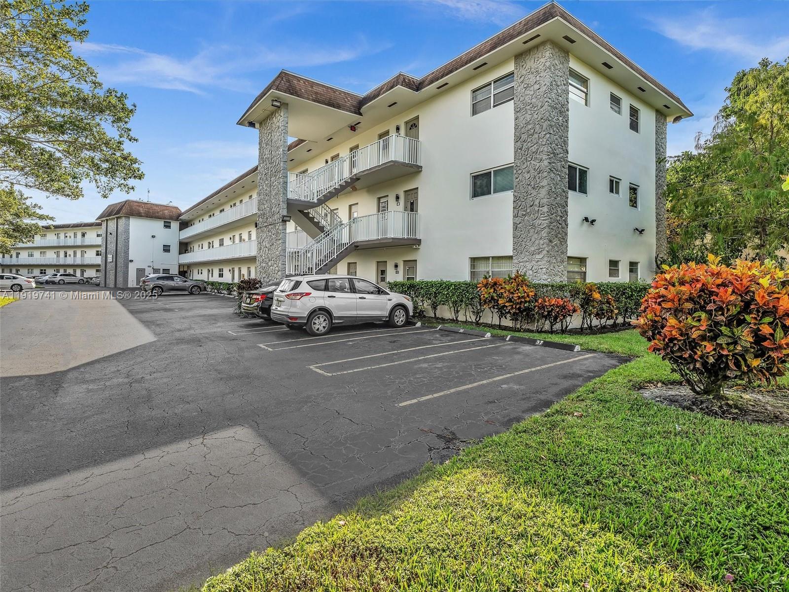 ELDERBERRY GARDENS CONDO - Residential Lease