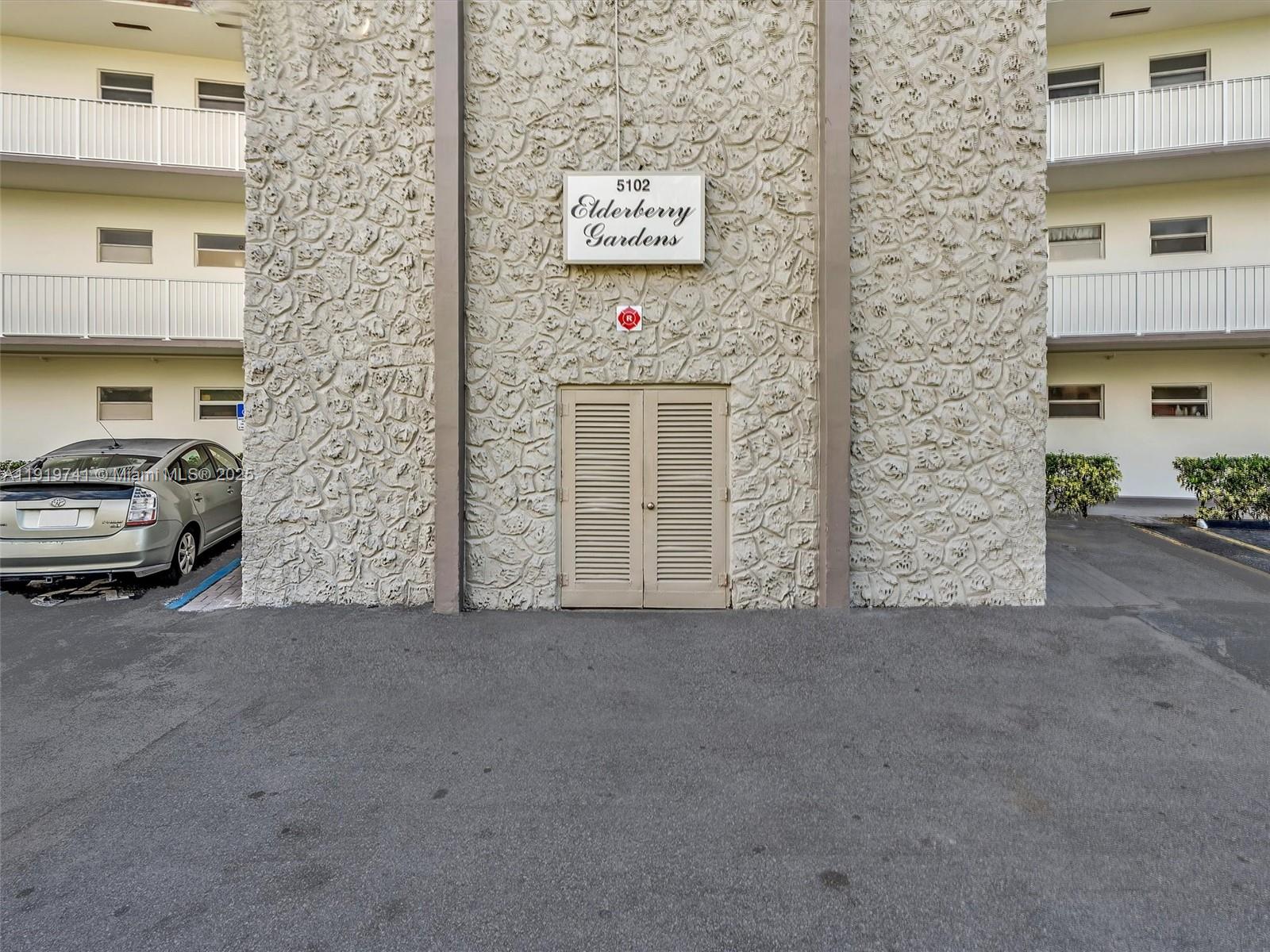 ELDERBERRY GARDENS CONDO - Residential Lease