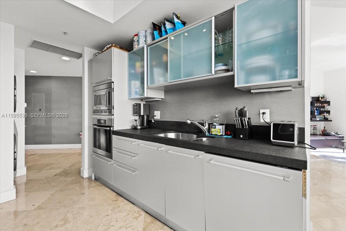 TRUMP ROYALE CONDO - Residential