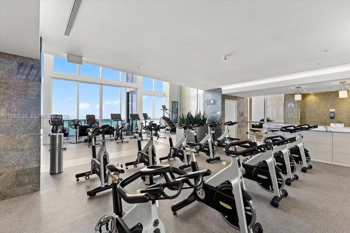 TRUMP ROYALE CONDO - Residential