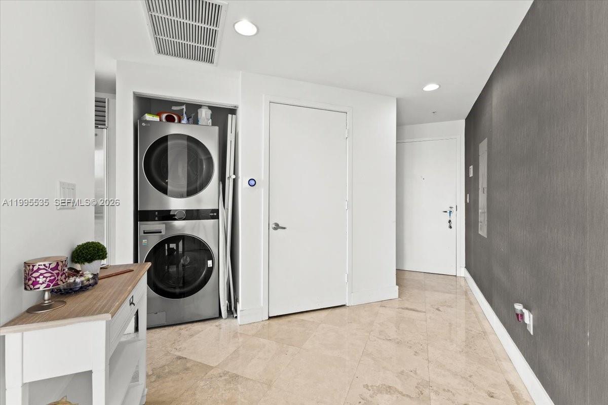 TRUMP ROYALE CONDO - Residential