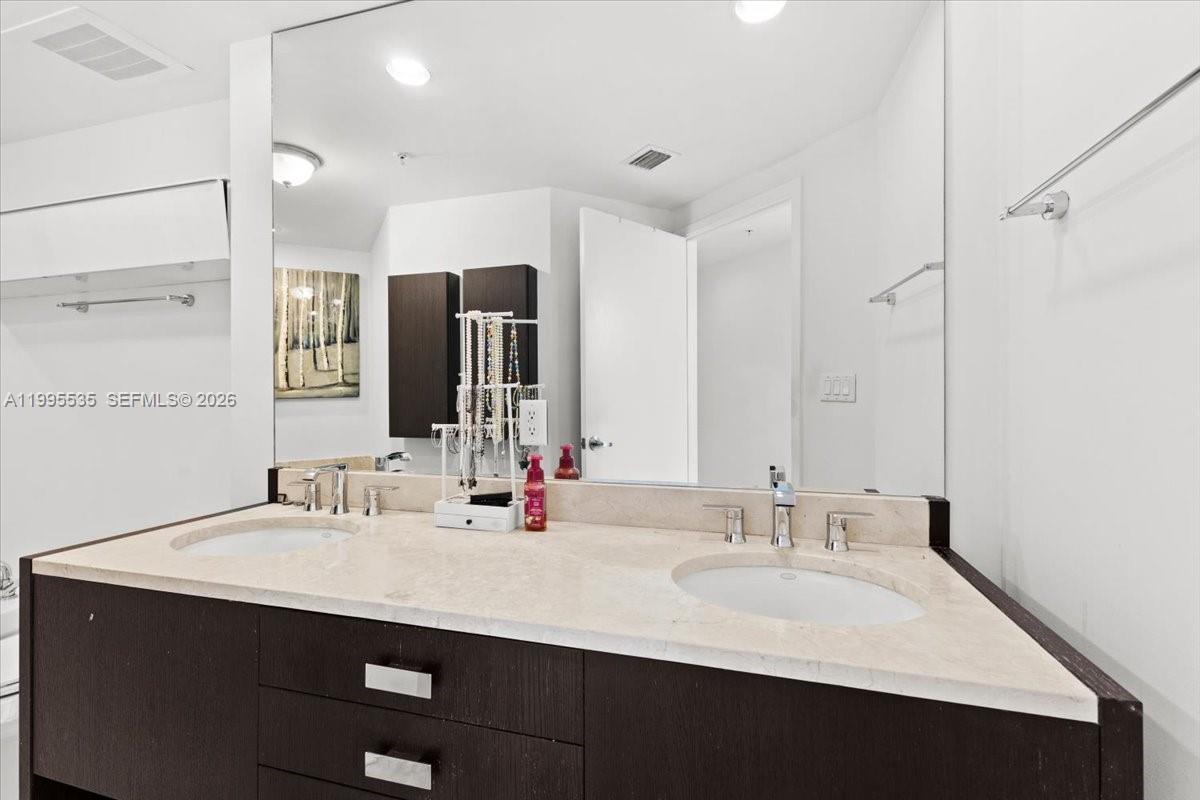 TRUMP ROYALE CONDO - Residential