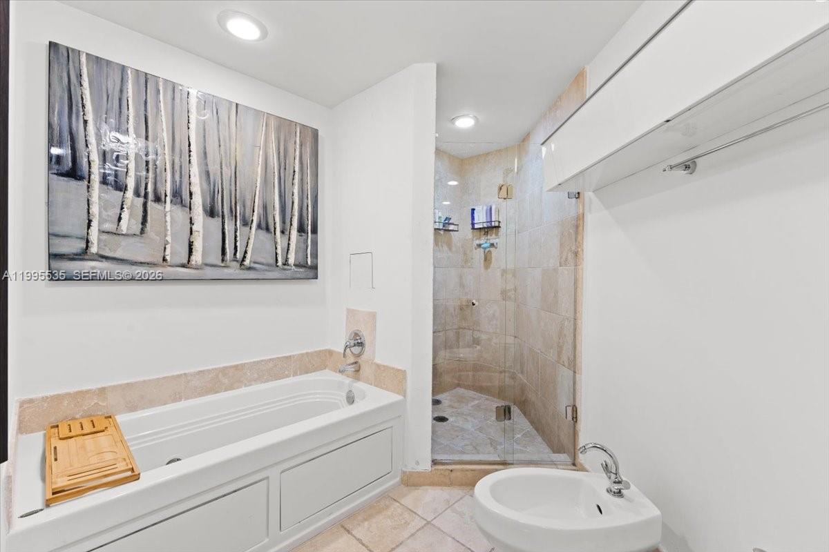 TRUMP ROYALE CONDO - Residential