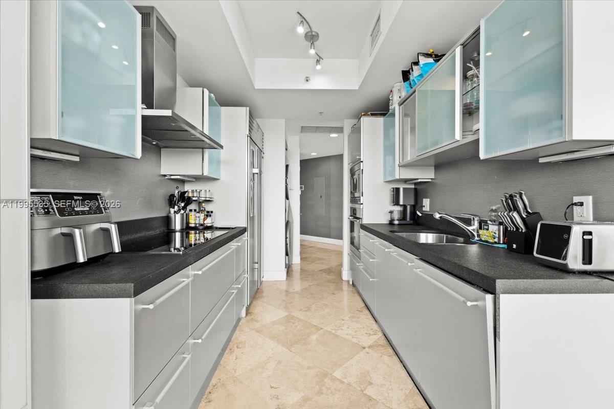 TRUMP ROYALE CONDO - Residential