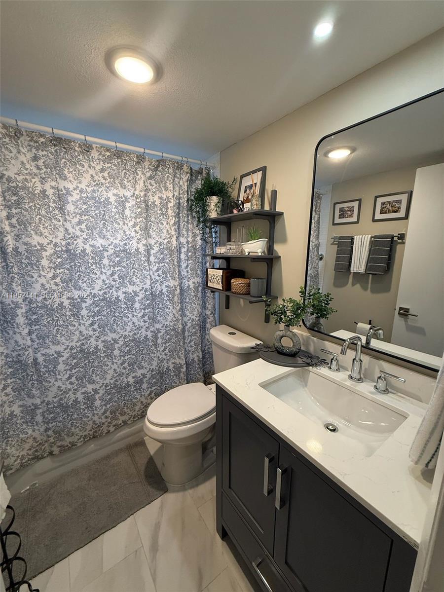 KINGS POINT BURGUNDY COND - Residential