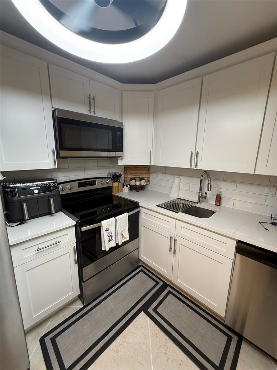 KINGS POINT BURGUNDY COND - Residential