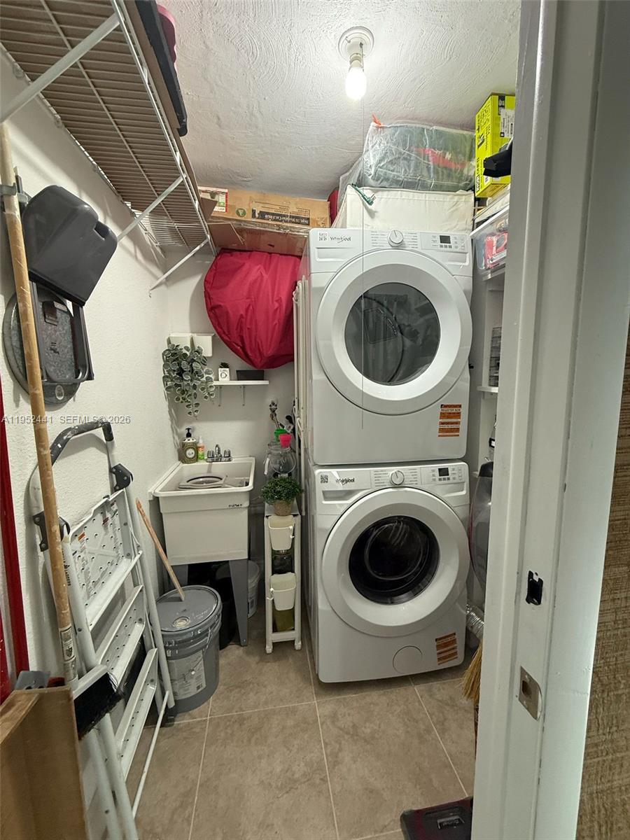 KINGS POINT BURGUNDY COND - Residential