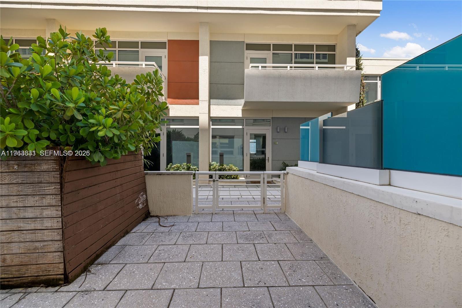 MIDBLOCK MIAMI CONDO - Residential