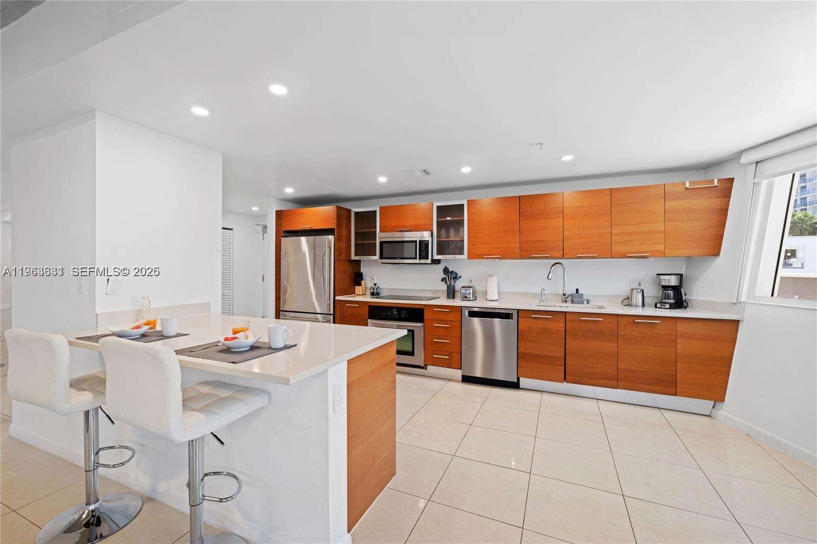 MIDBLOCK MIAMI CONDO - Residential
