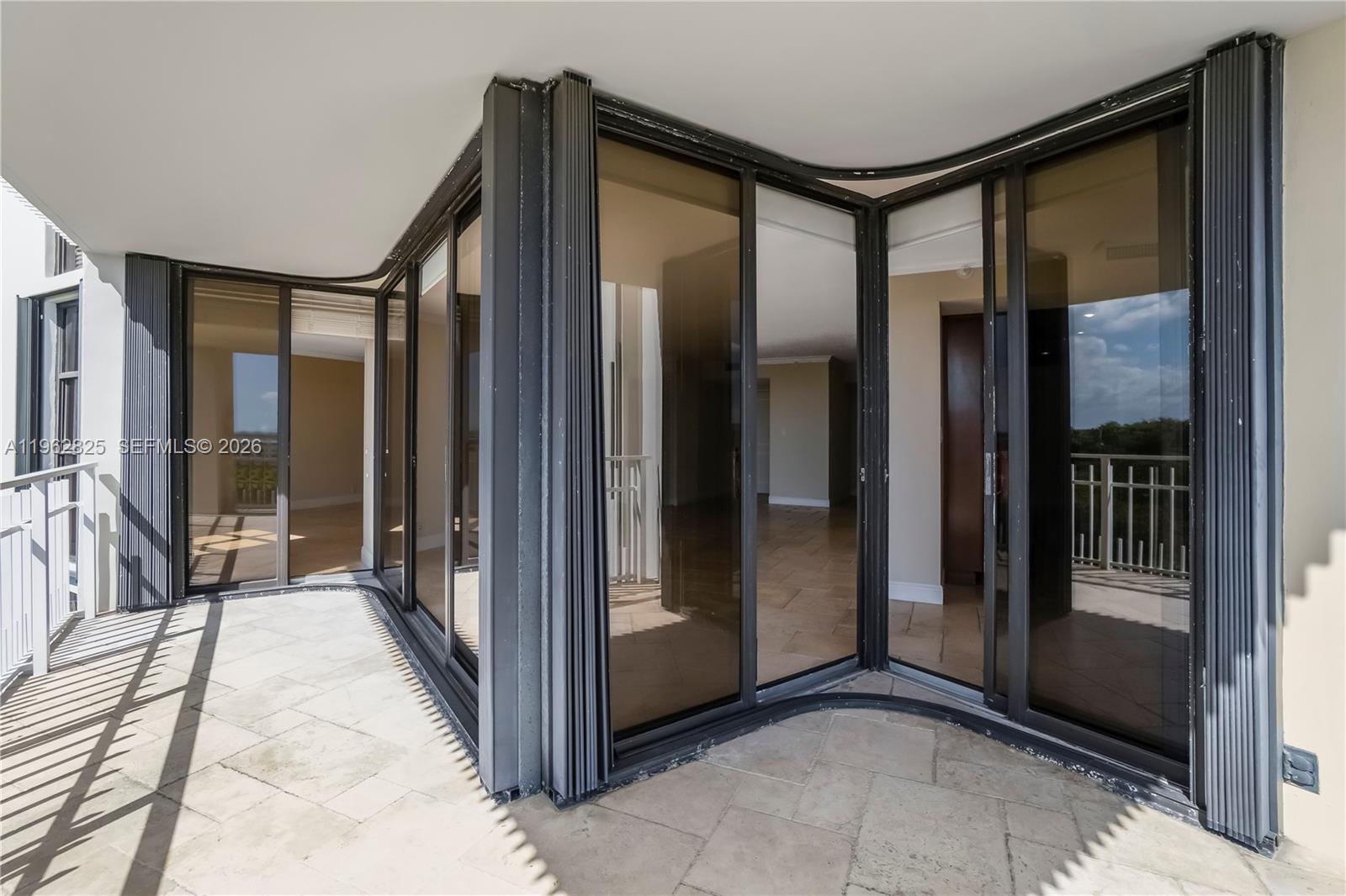 TOWERS OF QUAYSIDE CONDO - Residential