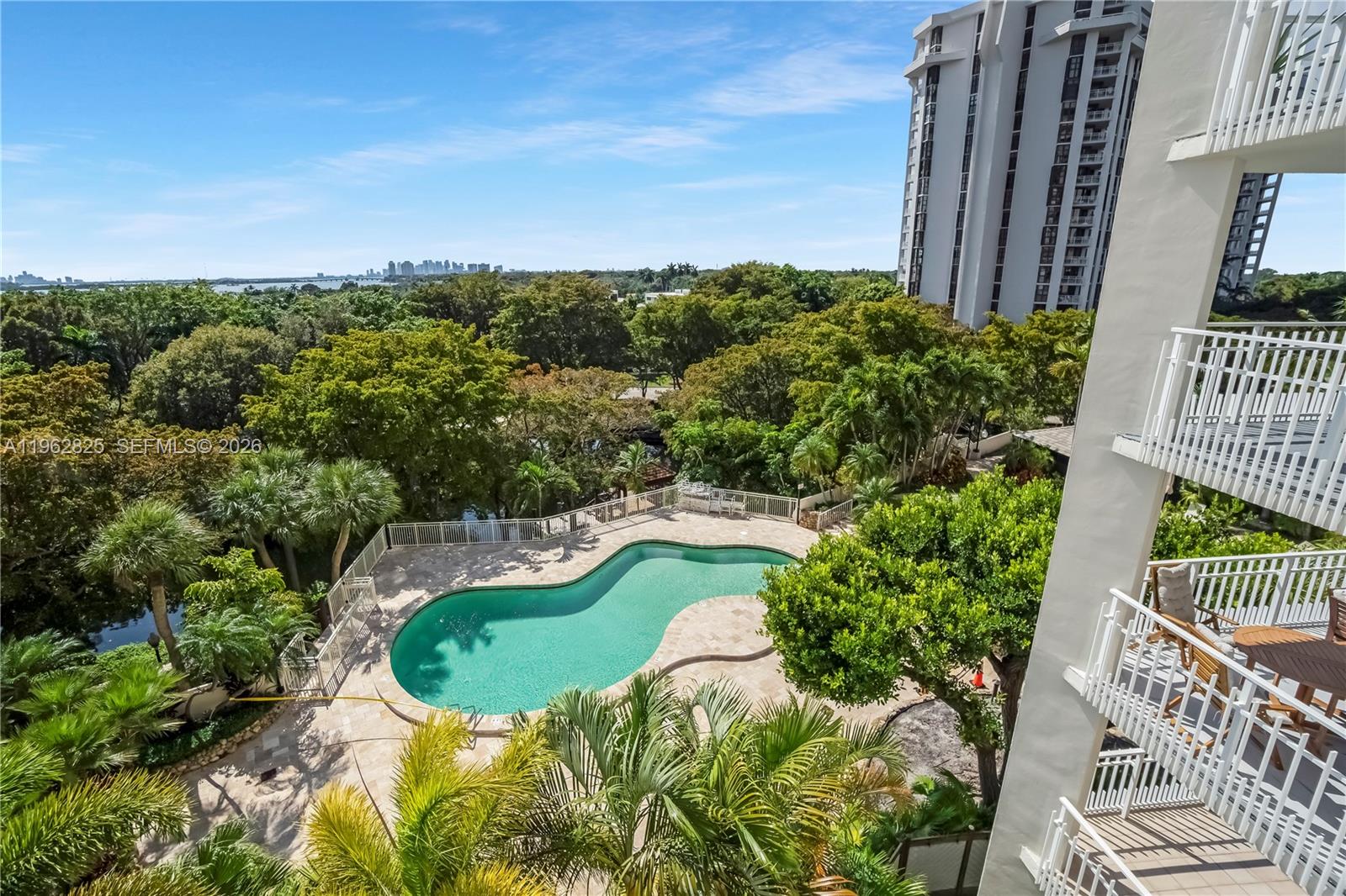 TOWERS OF QUAYSIDE CONDO - Residential