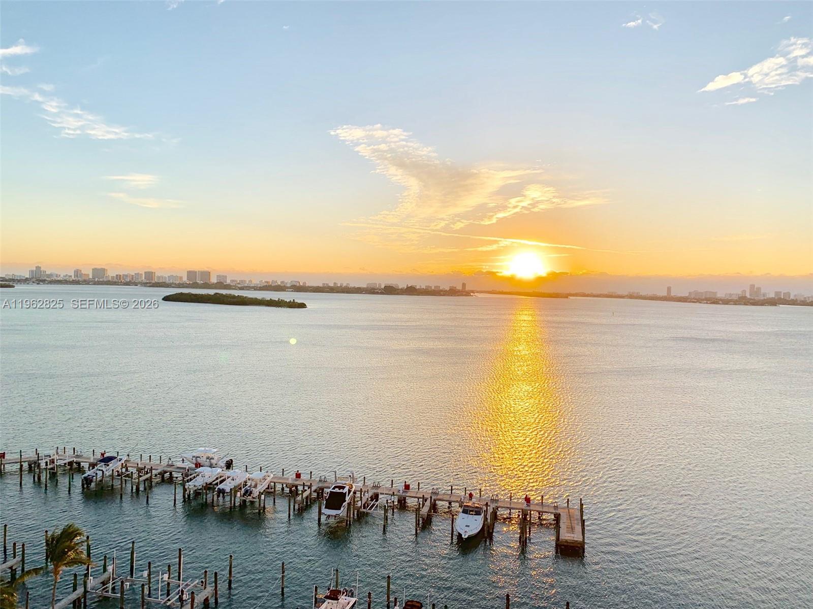 TOWERS OF QUAYSIDE CONDO - Residential