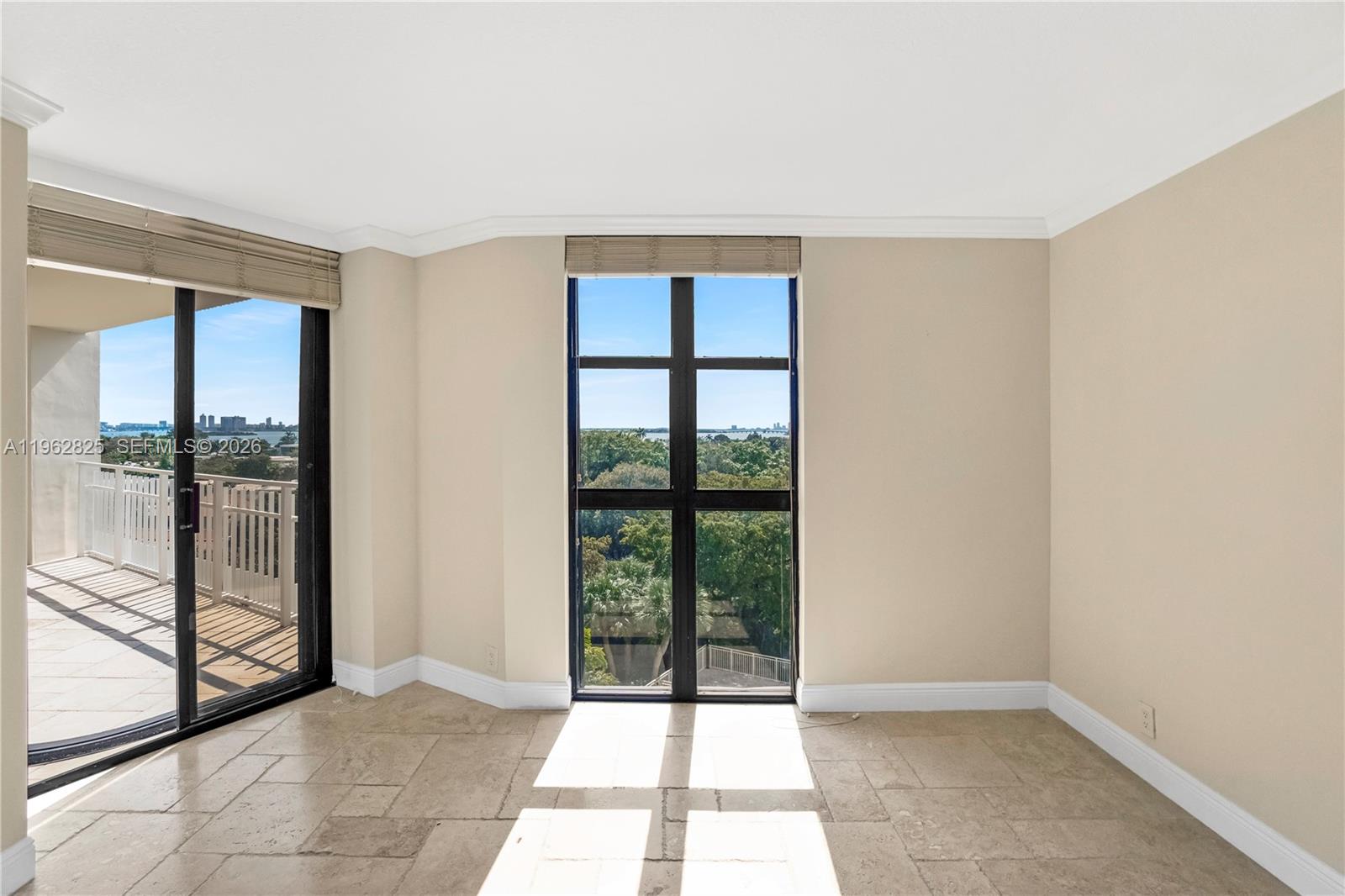 TOWERS OF QUAYSIDE CONDO - Residential