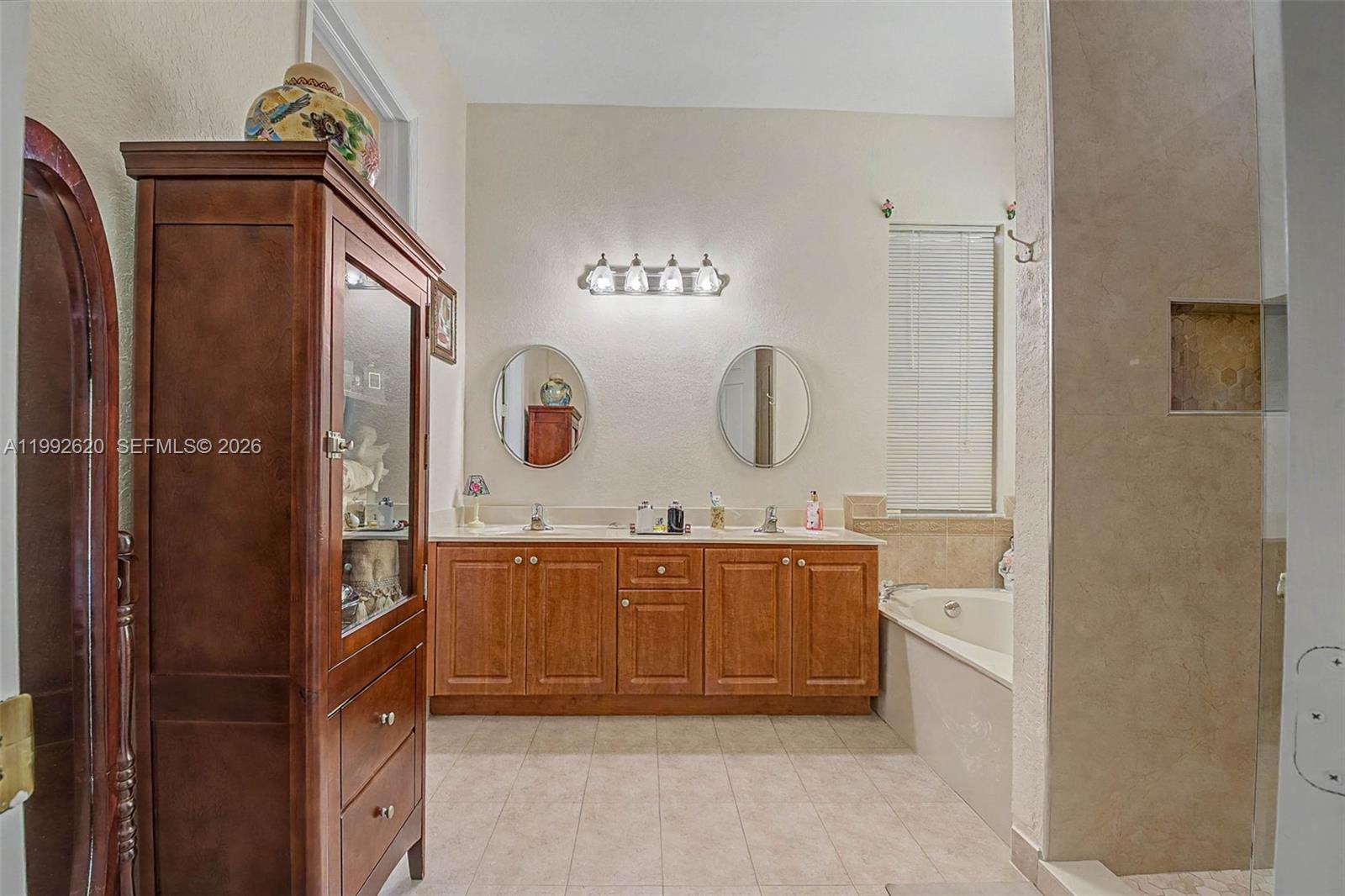 SOUTH KENDALL ESTATES - Residential