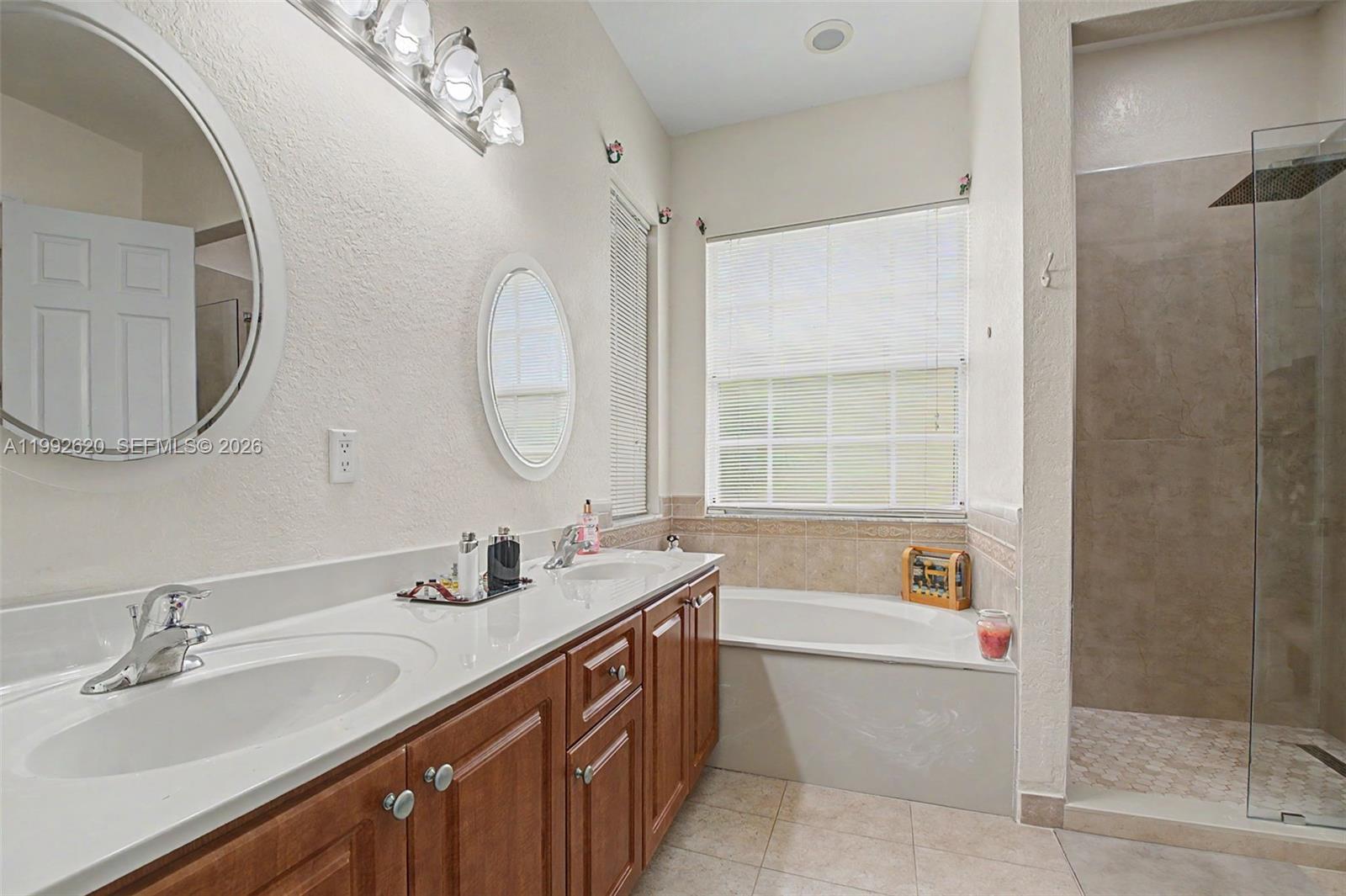 SOUTH KENDALL ESTATES - Residential