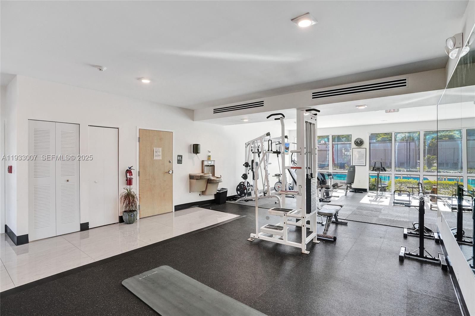 LEEWARD POINT - Residential