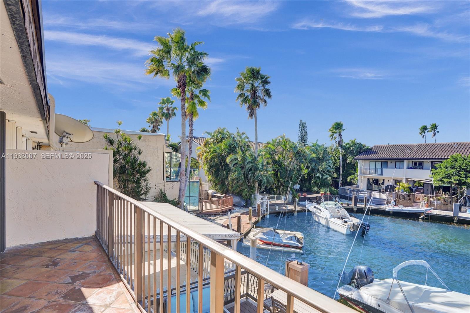 LEEWARD POINT - Residential