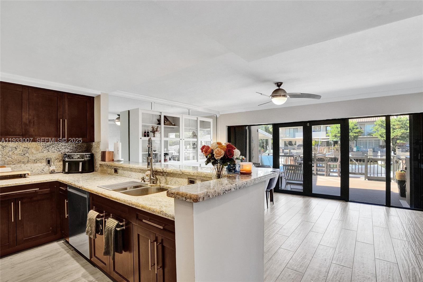 LEEWARD POINT - Residential