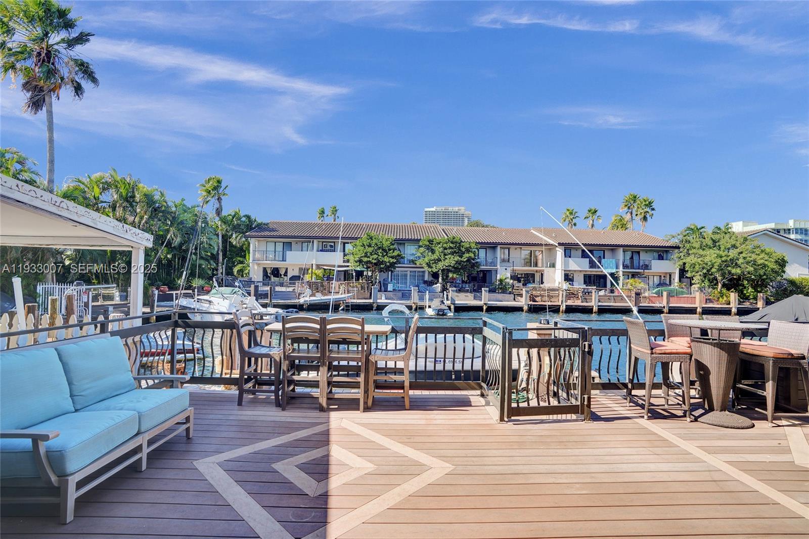 LEEWARD POINT - Residential