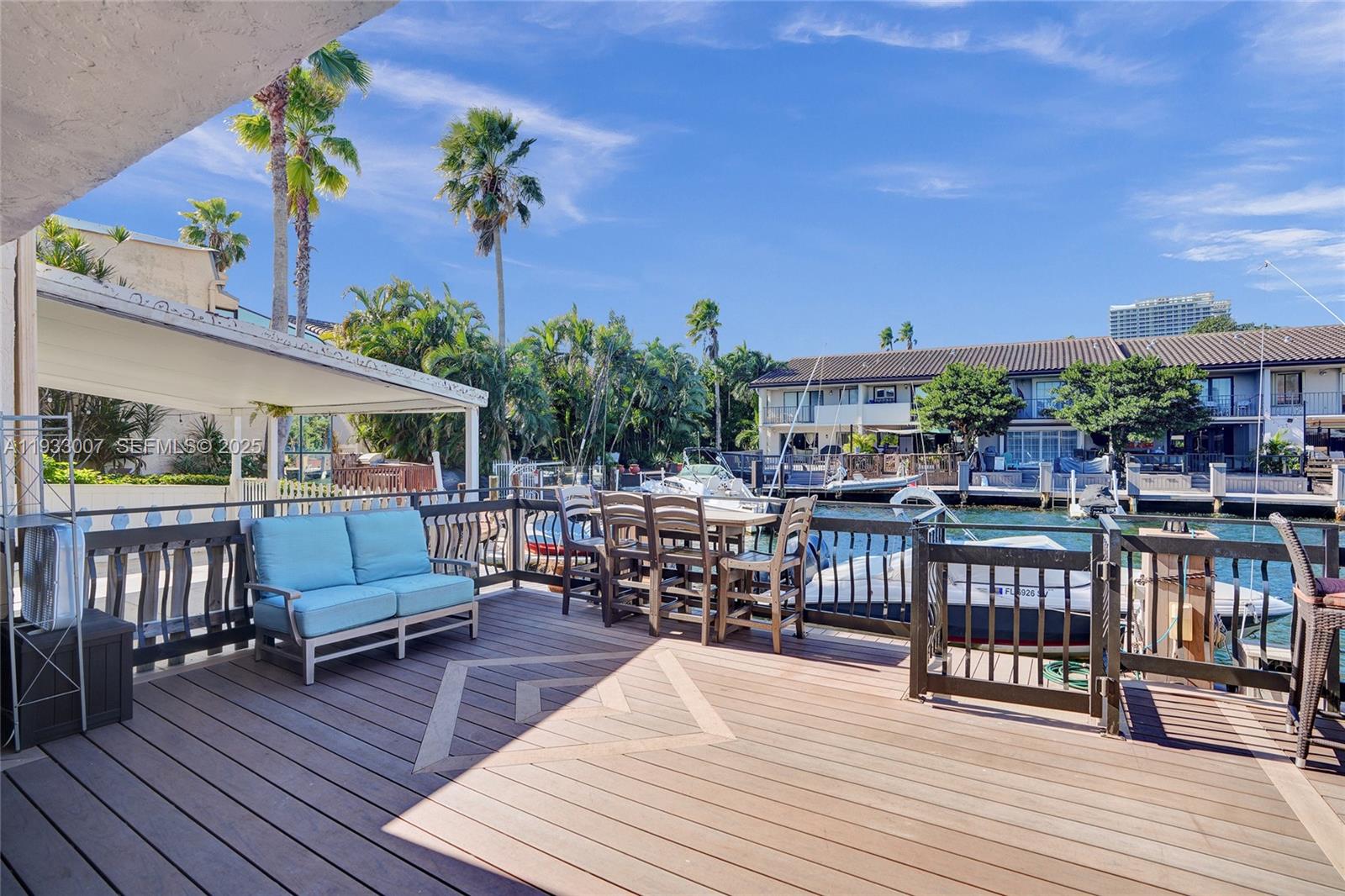 LEEWARD POINT - Residential