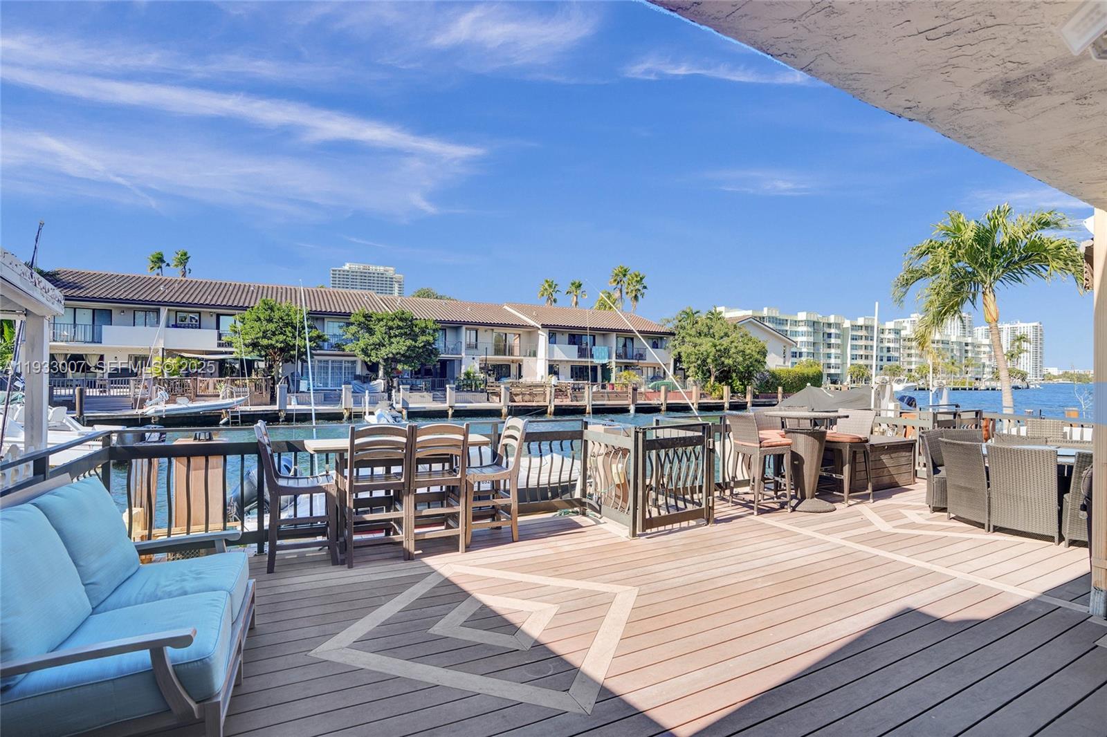 LEEWARD POINT - Residential