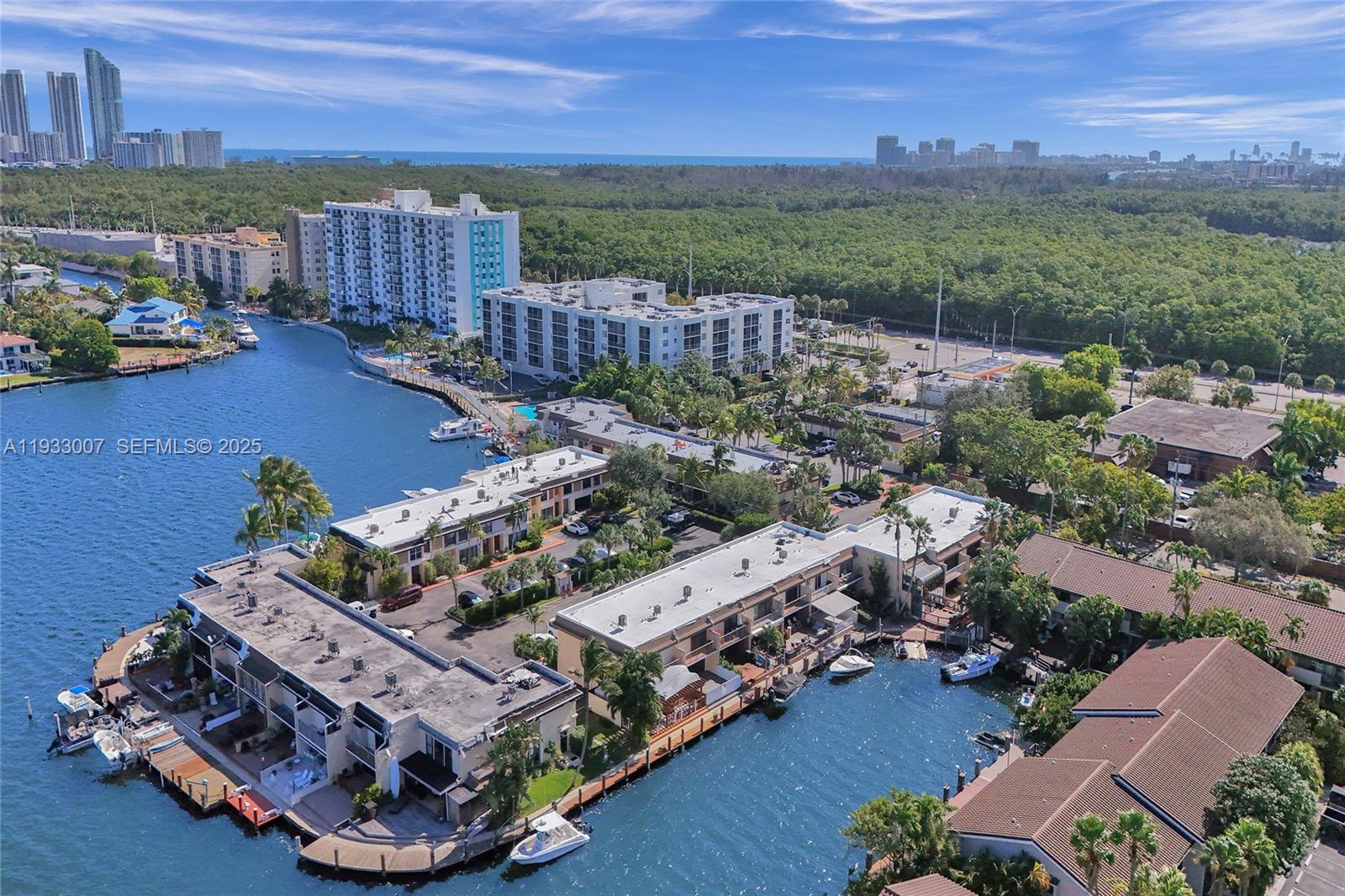 LEEWARD POINT - Residential