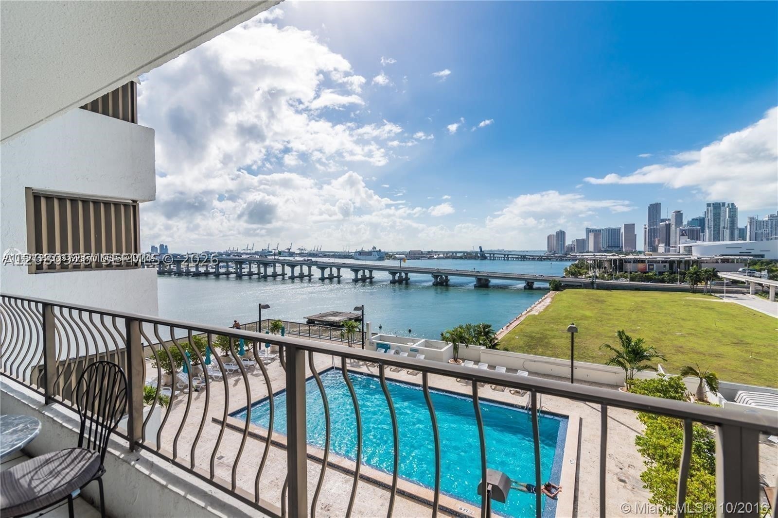 555 NE 15th St 11J