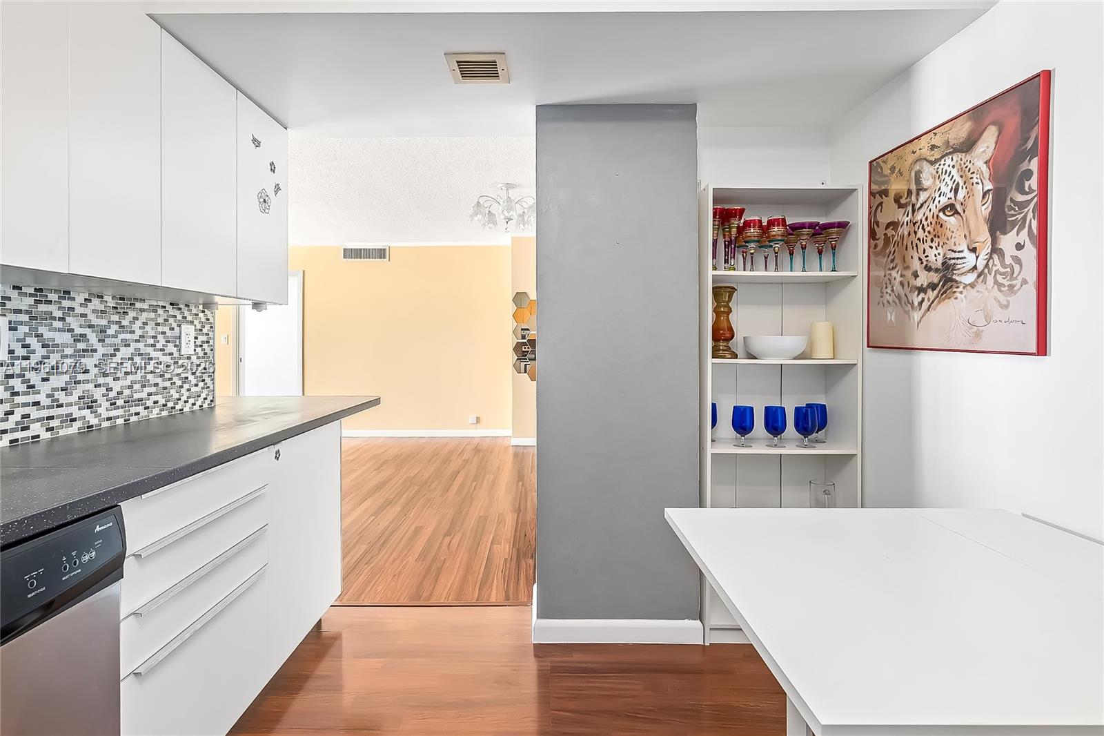 PLAZA TOWERS NORTH CONDO - Residential