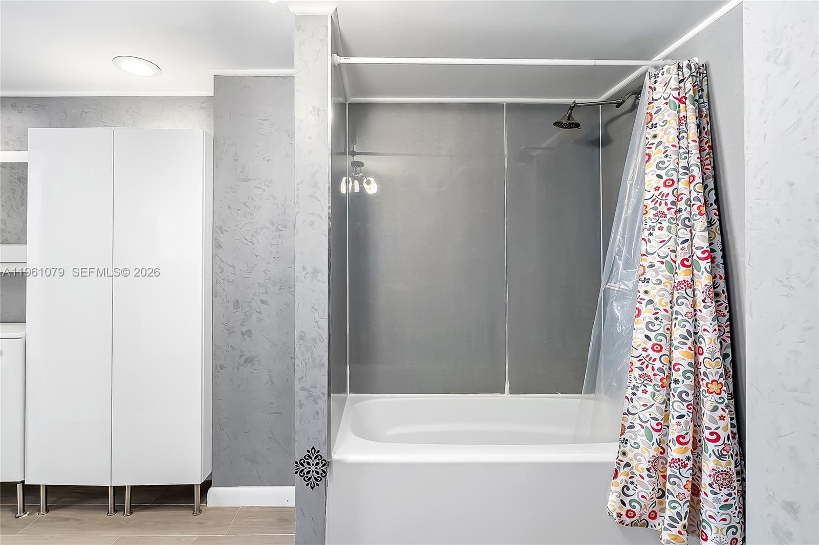 PLAZA TOWERS NORTH CONDO - Residential