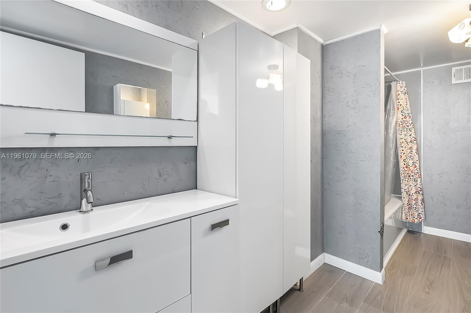 PLAZA TOWERS NORTH CONDO - Residential