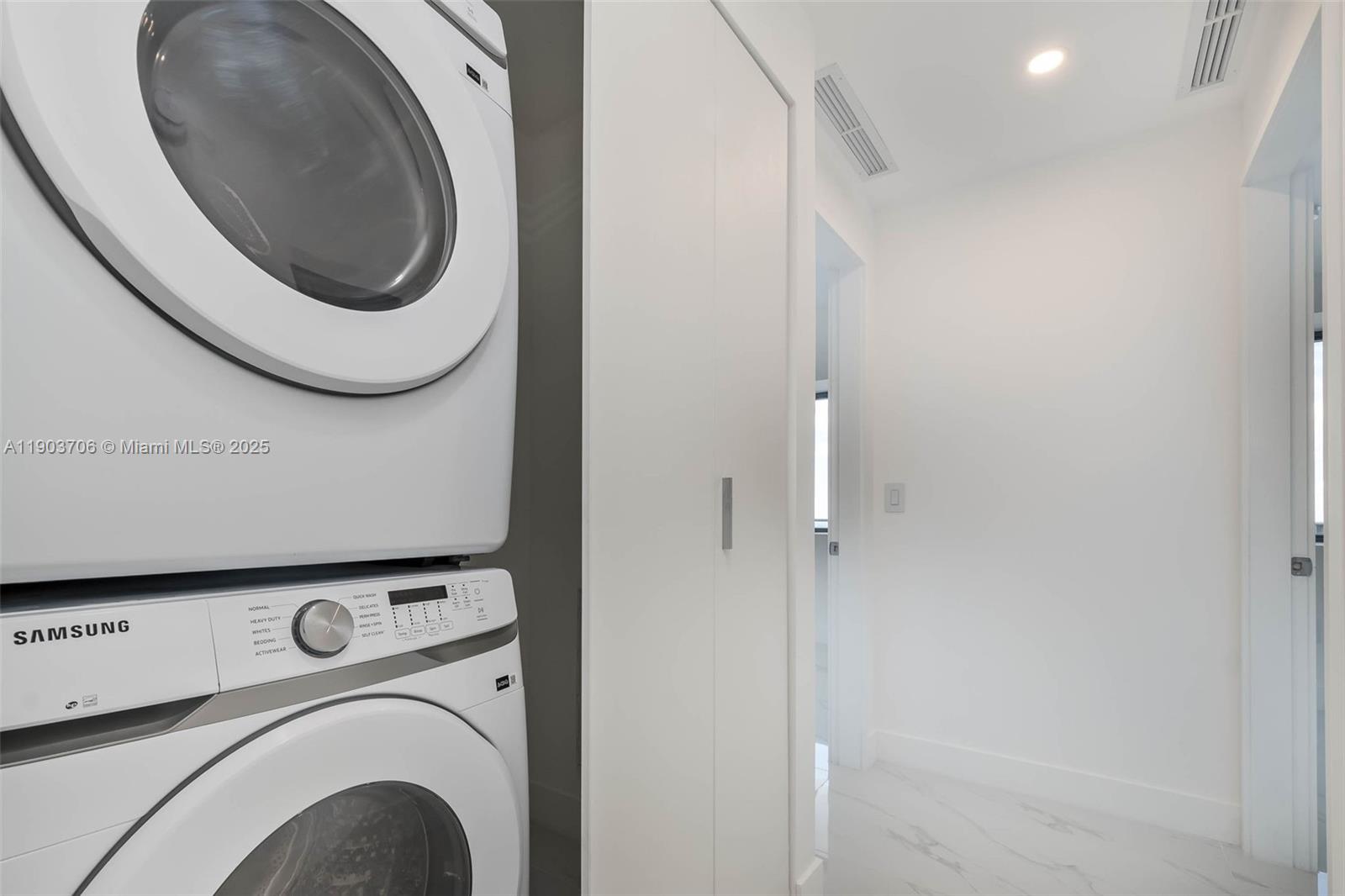 ARIA RESERVE SOUTH - Residential Lease