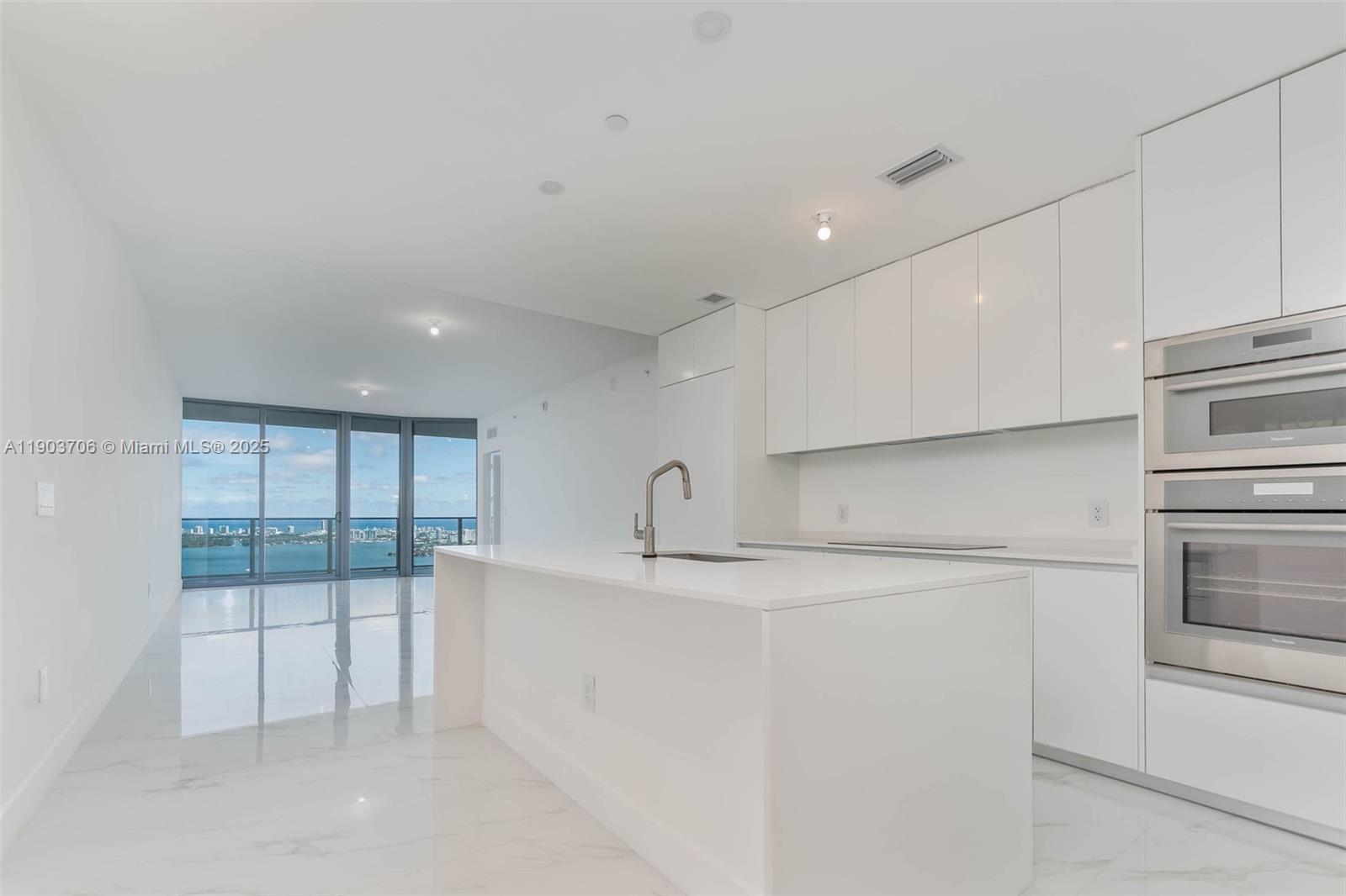 ARIA RESERVE SOUTH - Residential Lease