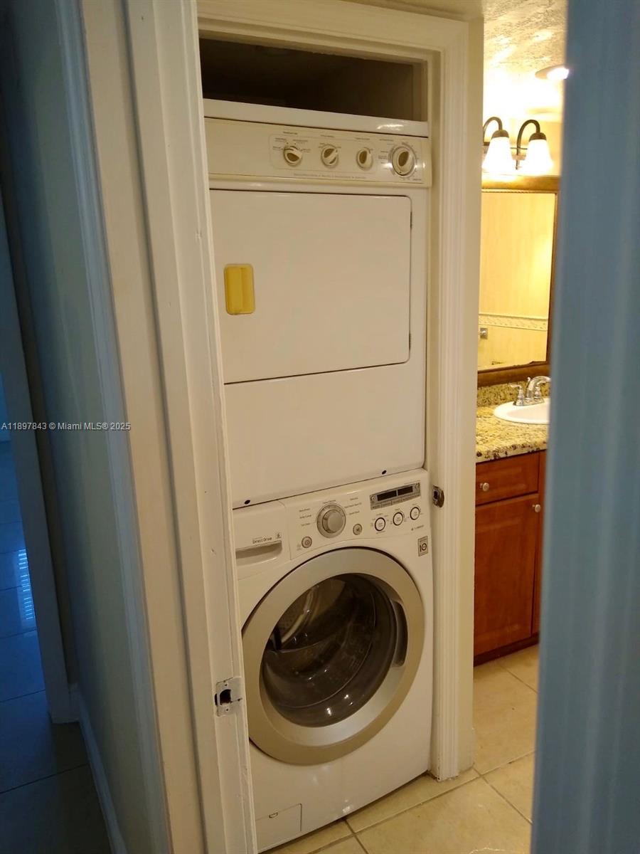 VILLAGE AT DADELAND CONDO - Residential Lease